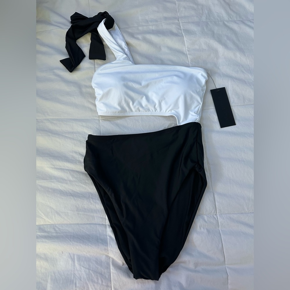NWT Gianni Bini One Shoulder Swimsuit Black/White